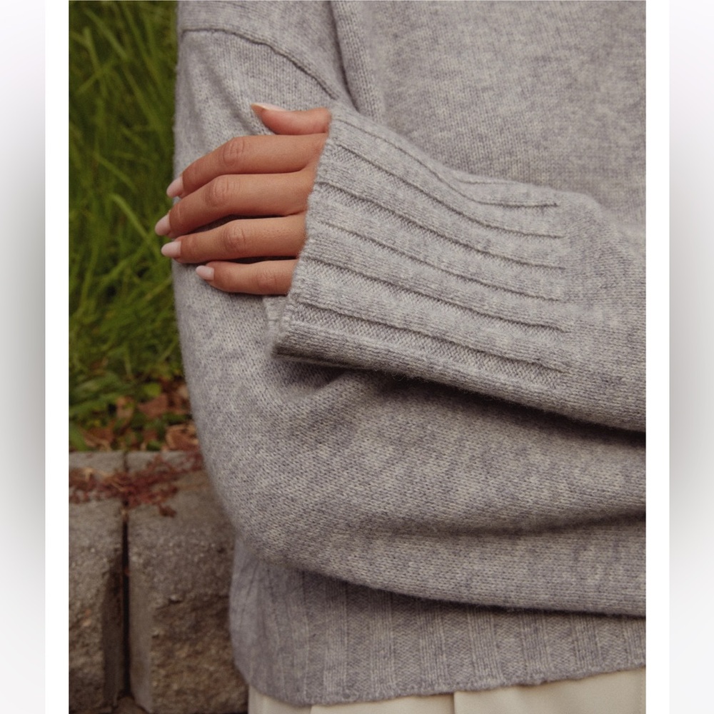 C7 NWT CAARA Perla Merino Wool Ribbed Hem Relaxed Fit Crewneck‎ Neckline Sweater - Picture 3 of 12